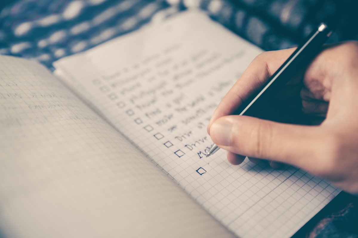 Laura Vanderkam Tracked Every Hour for 11 Years. Here's What She Found 1 weekly planning and time tracking with notebook and pen